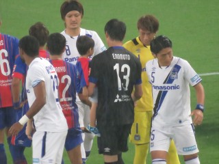 [G大阪戦2015H]息子くん（？）を抱えて入場のえのたつさん