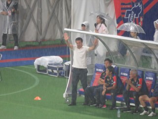 [G大阪戦2015H]豪雨の中でもお手振りマッシモ