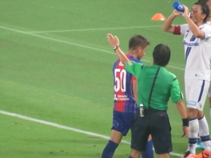 いったんピッチ外へ出る陸